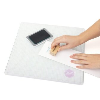 We R Memory Keepers - Precision Glass Cutting Mat Lila