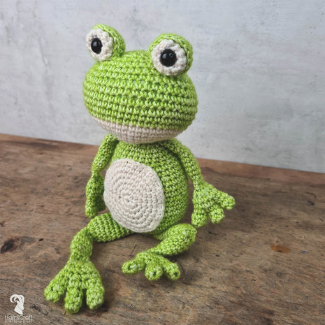 Crochet kit Vinny the Frog