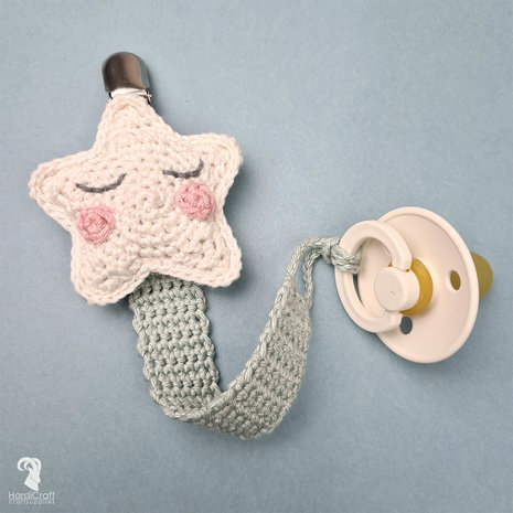 Hardicraft Crochet Kit: Pacifier Clip Star