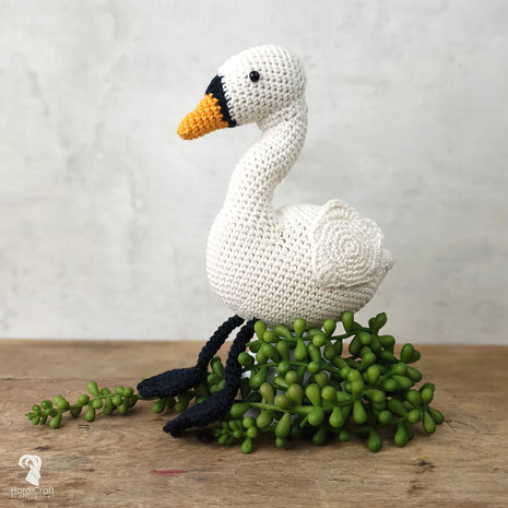 Crochet Kit Swan Lilly