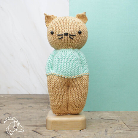 Hardicraft Knitting Kit: Nora Cat